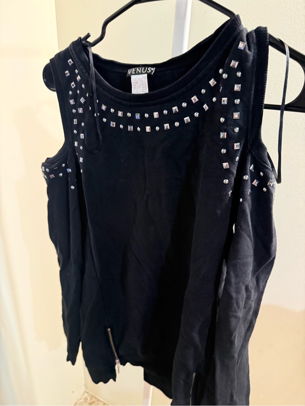VENUS Black Cold-Shoulder Studded Long Sleeve Top